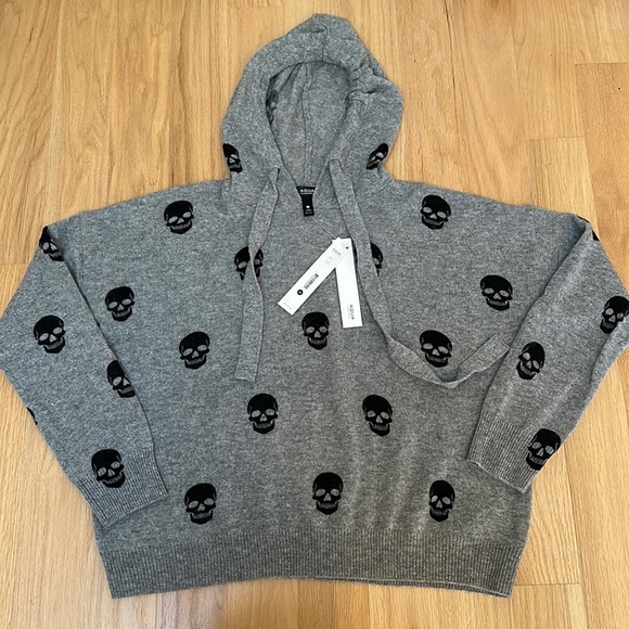 Bloomingdale's Tops - Aqua cashmere Bloomingdale’s hoodie